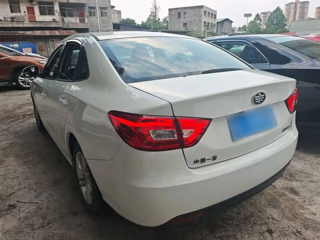 Besturn B30 1.6 L Auto Luxury