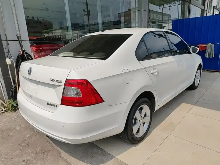 Skoda Rapid 1.6 L Auto Smart Select