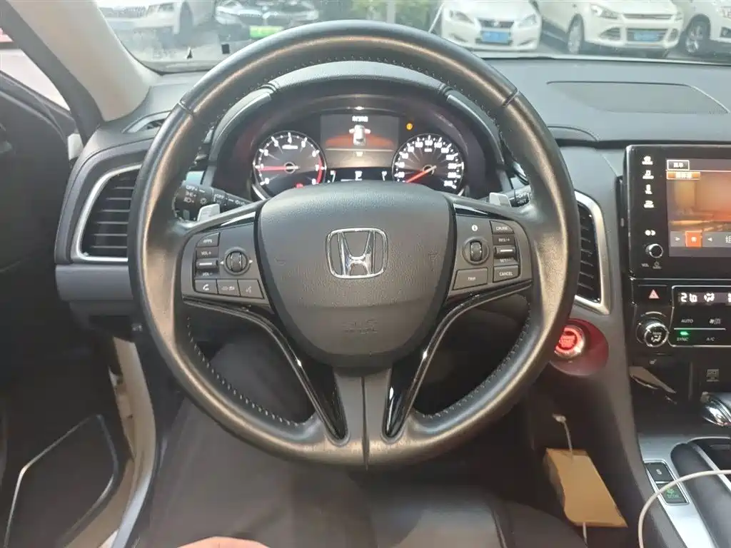 Avancier 240 TURBO 2 WD Luxury