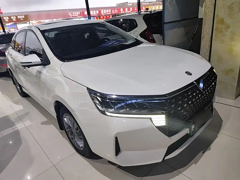 Venucia D60 PLUS 1.6 L XL CVT Joy Leading
