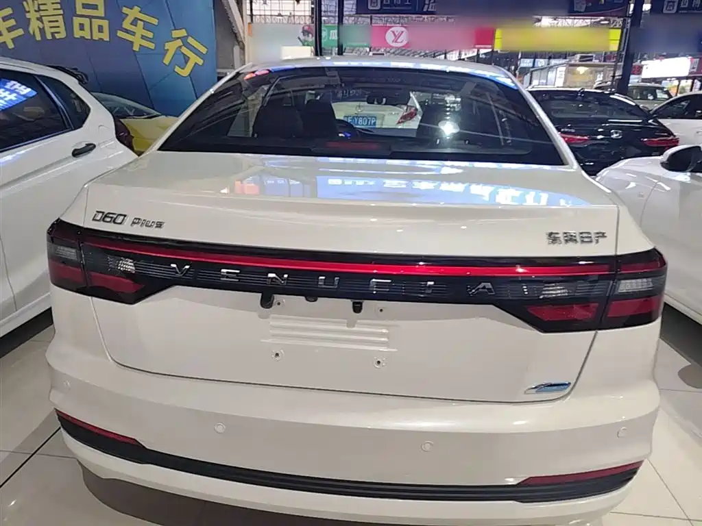 Venucia D60 PLUS 1.6 L XL CVT Joy Leading