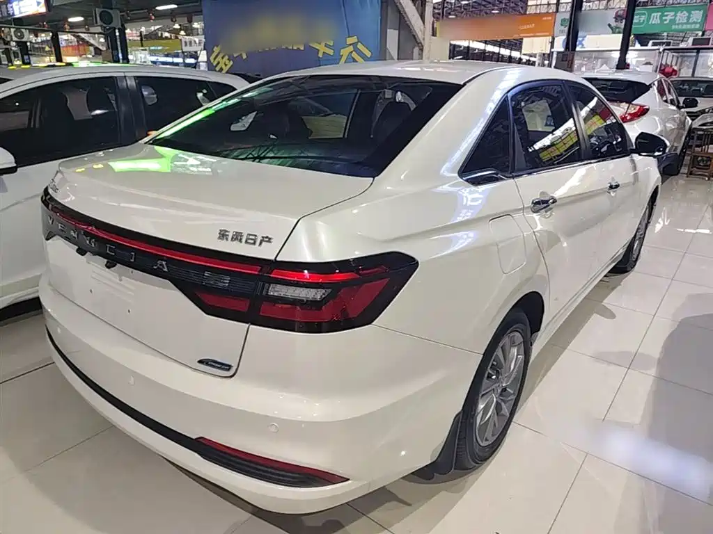 Venucia D60 PLUS 1.6 L XL CVT Joy Leading