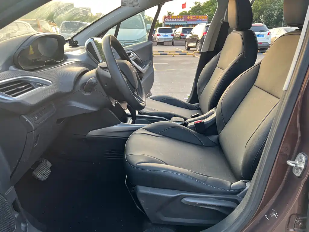 Peugeot 2008 2014 1.6 L Auto Trendy