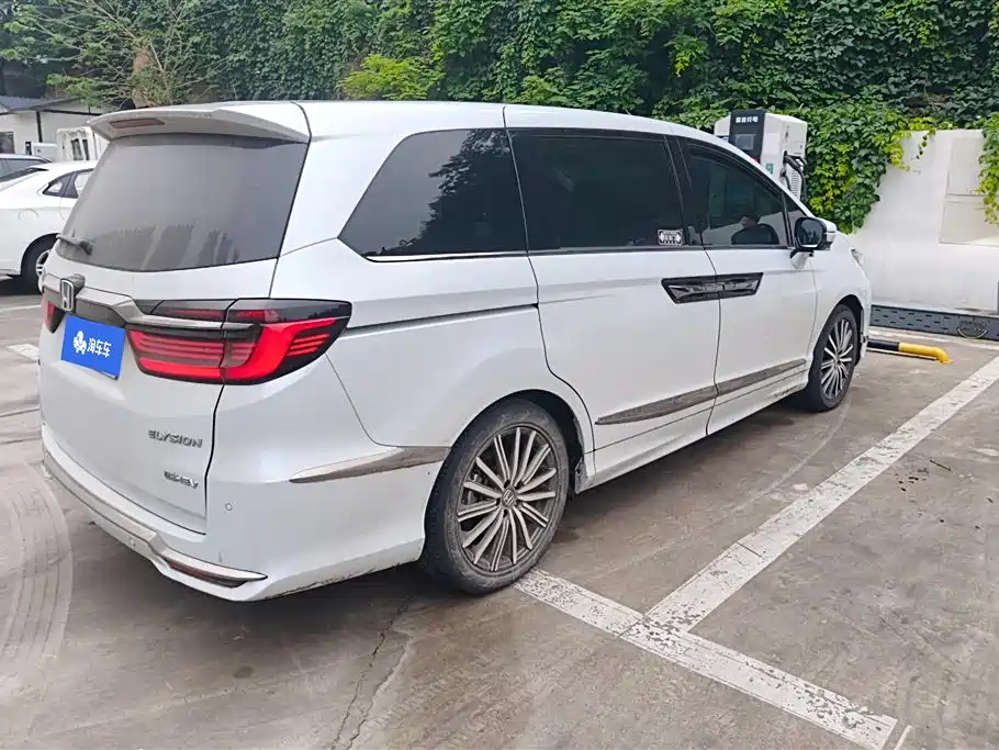 Elysion 2.0 L e:HEV Luxury