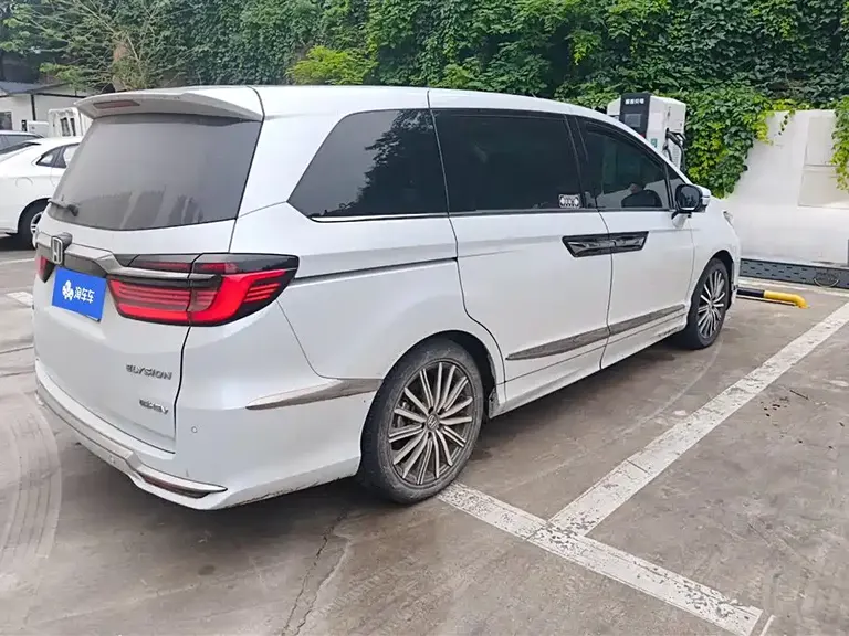 Honda Elysion 2.0 L e:HEV Luxury