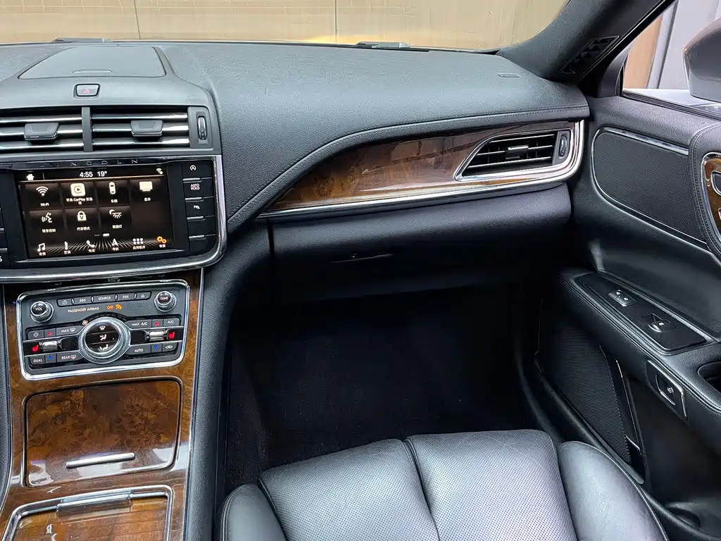 Lincoln Continental 2.0 T 2 WD Premium