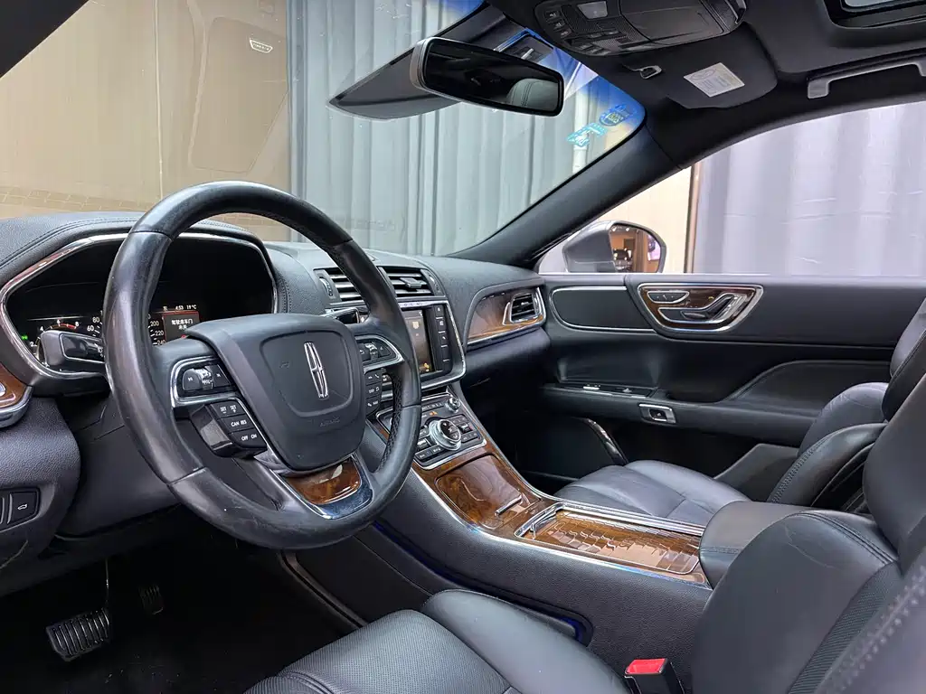 Lincoln Continental 2.0 T 2 WD Premium