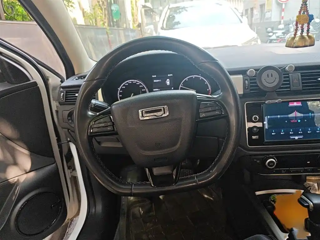 Qoros 3 观致3 2016款 三厢 1.6 L 自动致悦型