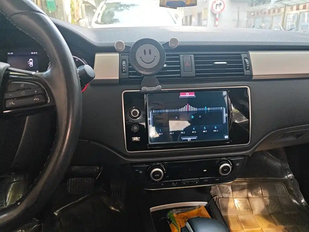 Qoros 3 观致3 2016款 三厢 1.6 L 自动致悦型
