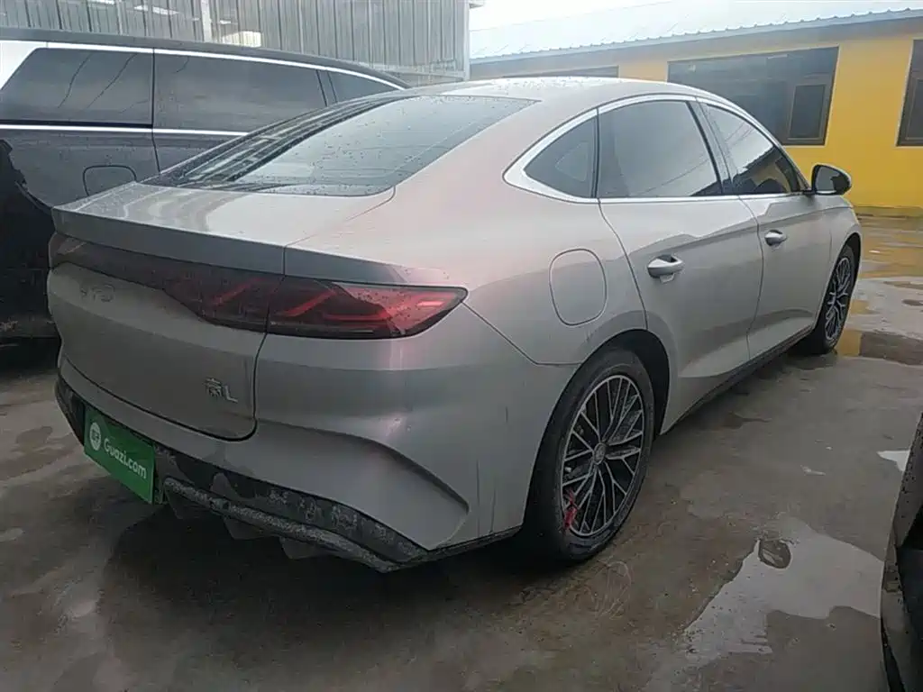 Qin L DM-i 120 KM Outstanding