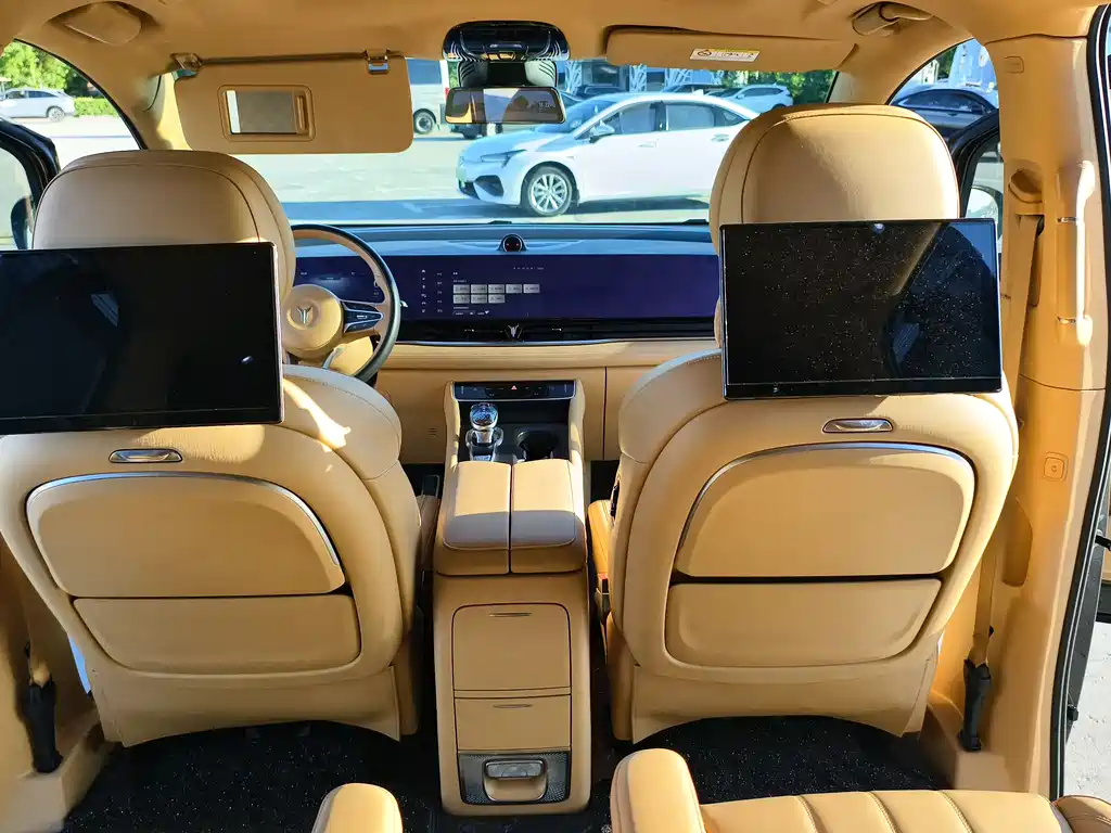 Voyah Dreamer Low Carbon Dream + Smart Drive Package
