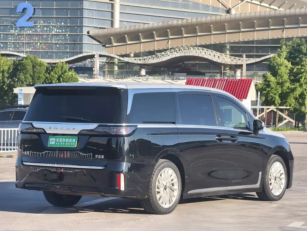 Voyah Dreamer Low Carbon Dream + Smart Drive Package