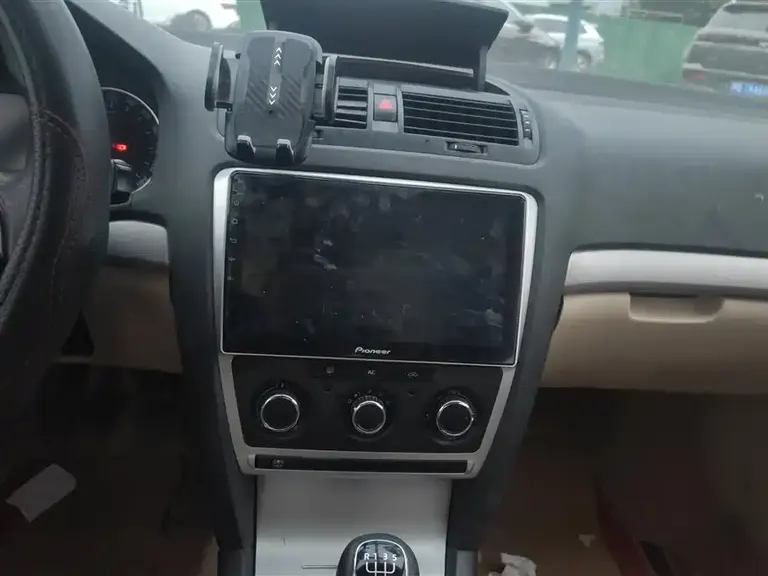 Skoda Octavia Classic 1.6 L Manual Yijie