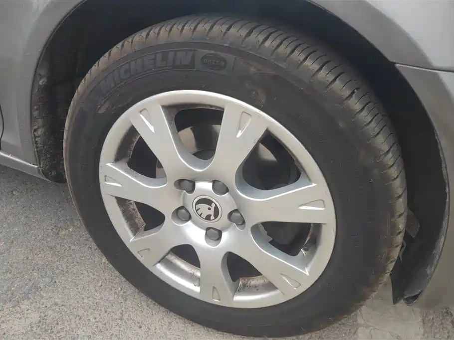 Octavia Classic 1.6 L Manual Yijie