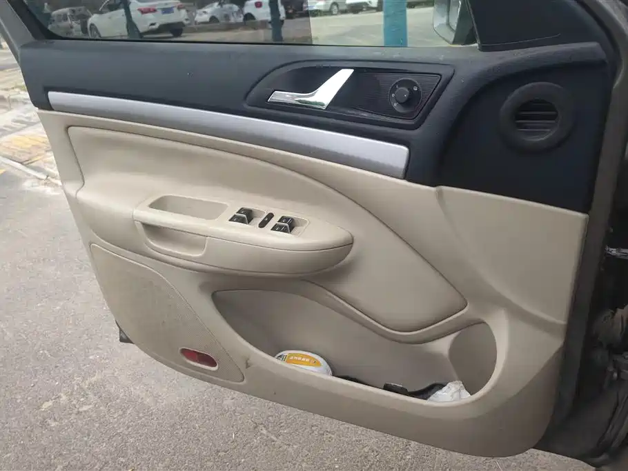 Octavia Classic 1.6 L Manual Yijie
