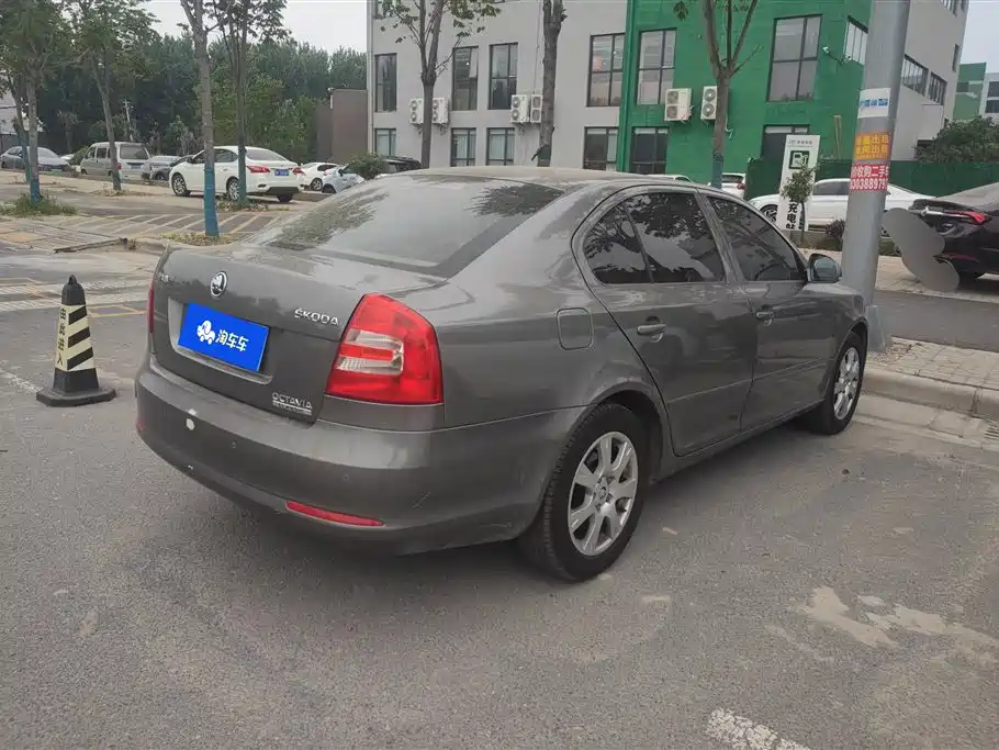 Octavia Classic 1.6 L Manual Yijie