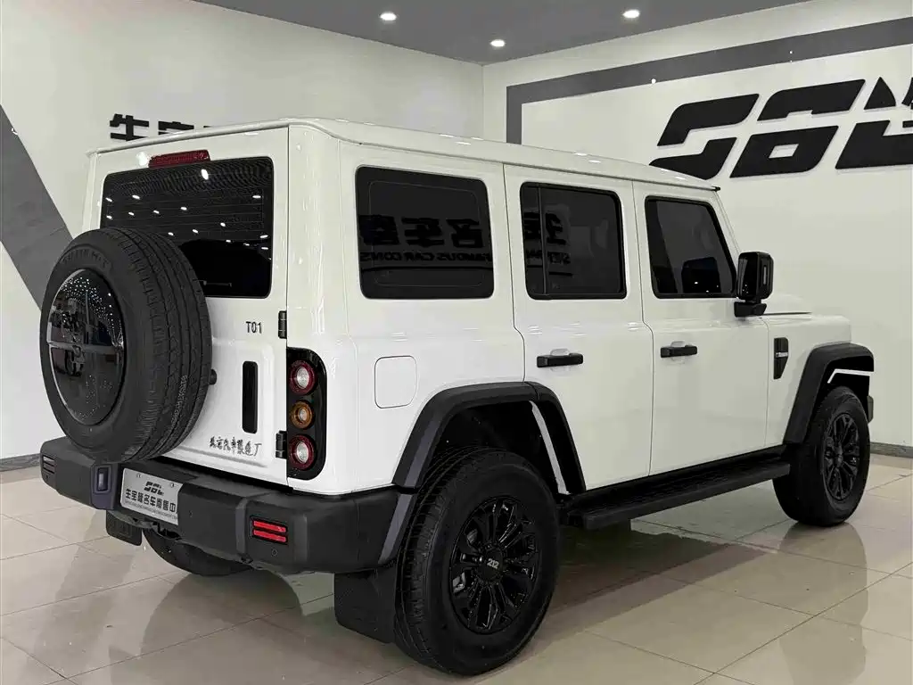 212 T01 2.0 T Explorer