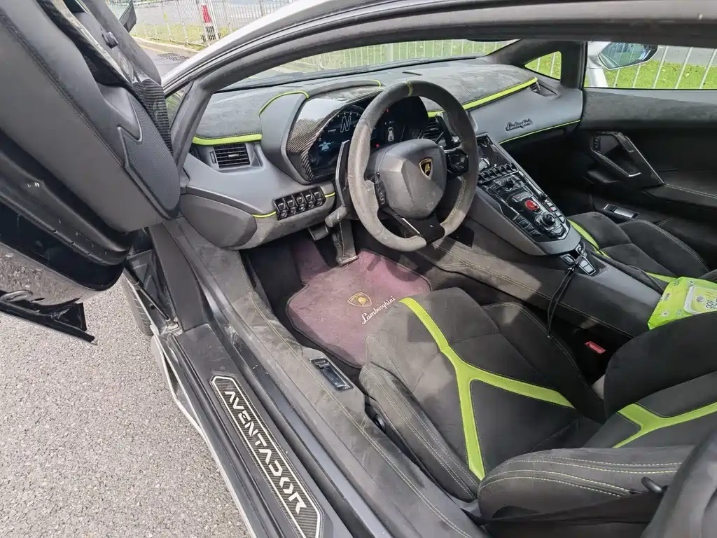 Aventador LP 700-4