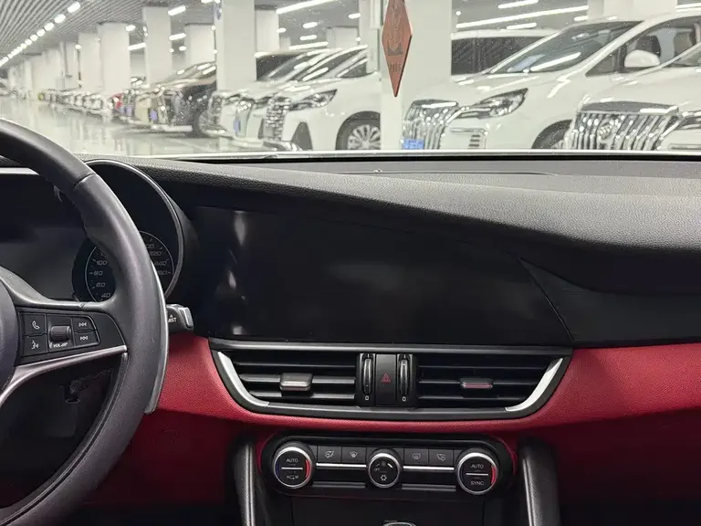 Alfa Romeo Giulia 2.0 T 280 HP Luxury