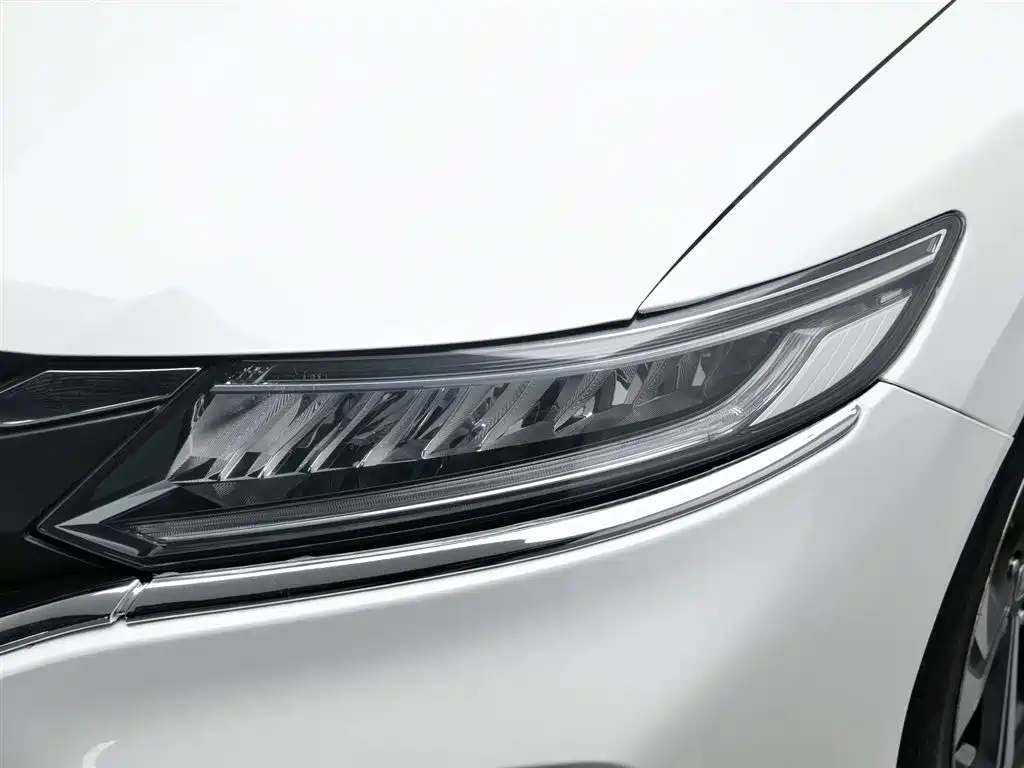 Jade 210 TURBO CVT Luxury 5-seat