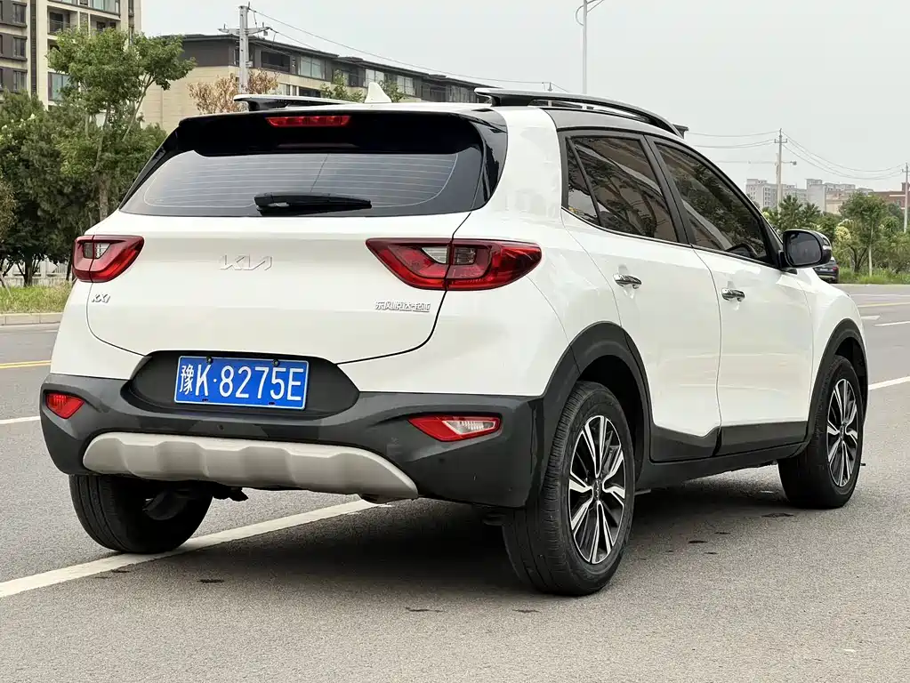 Stonic 1.4 L CVT Fun Enjoyment Sunroof