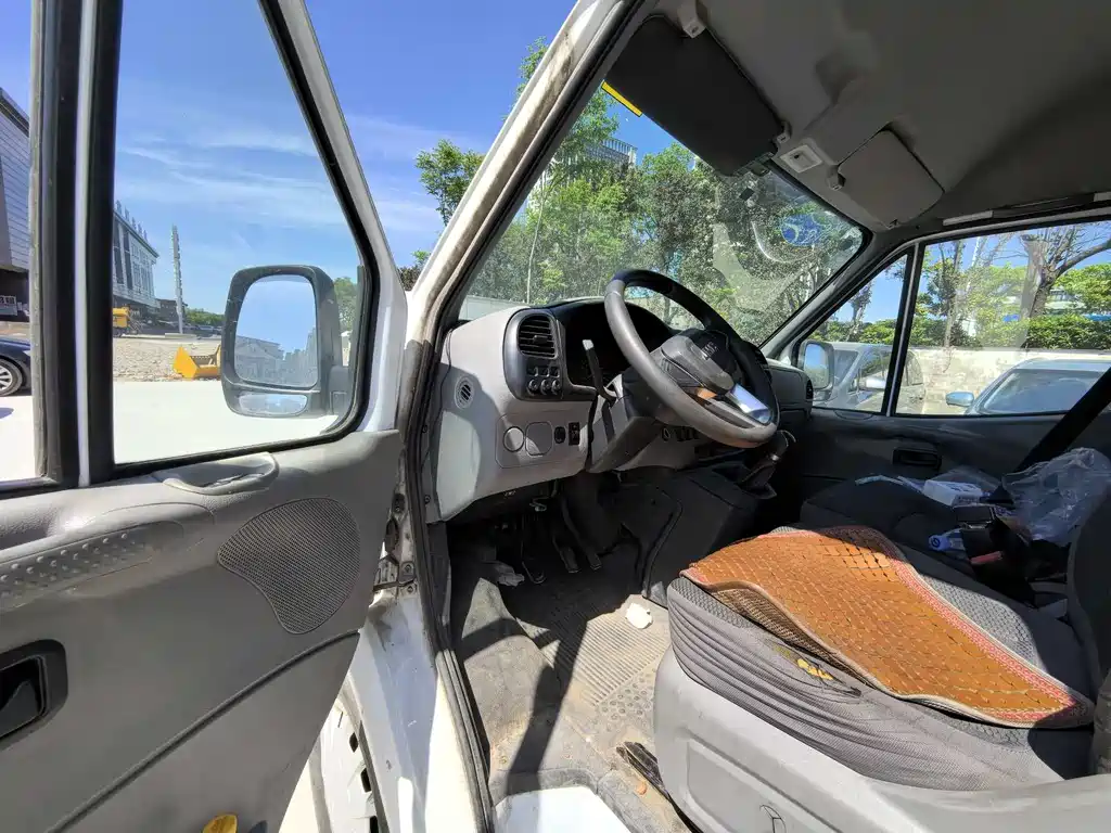 Transit Custom 2.8 T Commercial SWB Mid Roof 3-seatJX493