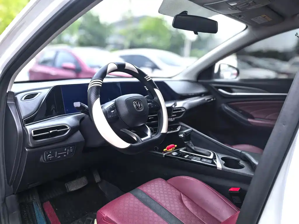Eado PLUS Blue Whale NE 1.4 T GDI DCT Flagship