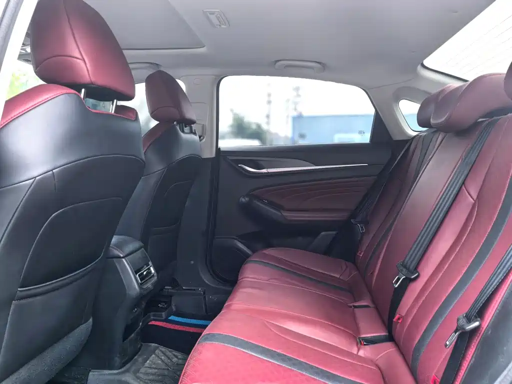 Eado PLUS Blue Whale NE 1.4 T GDI DCT Flagship