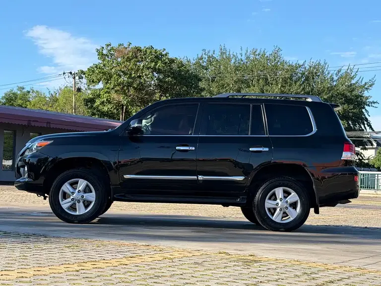 Lexus LX 570
