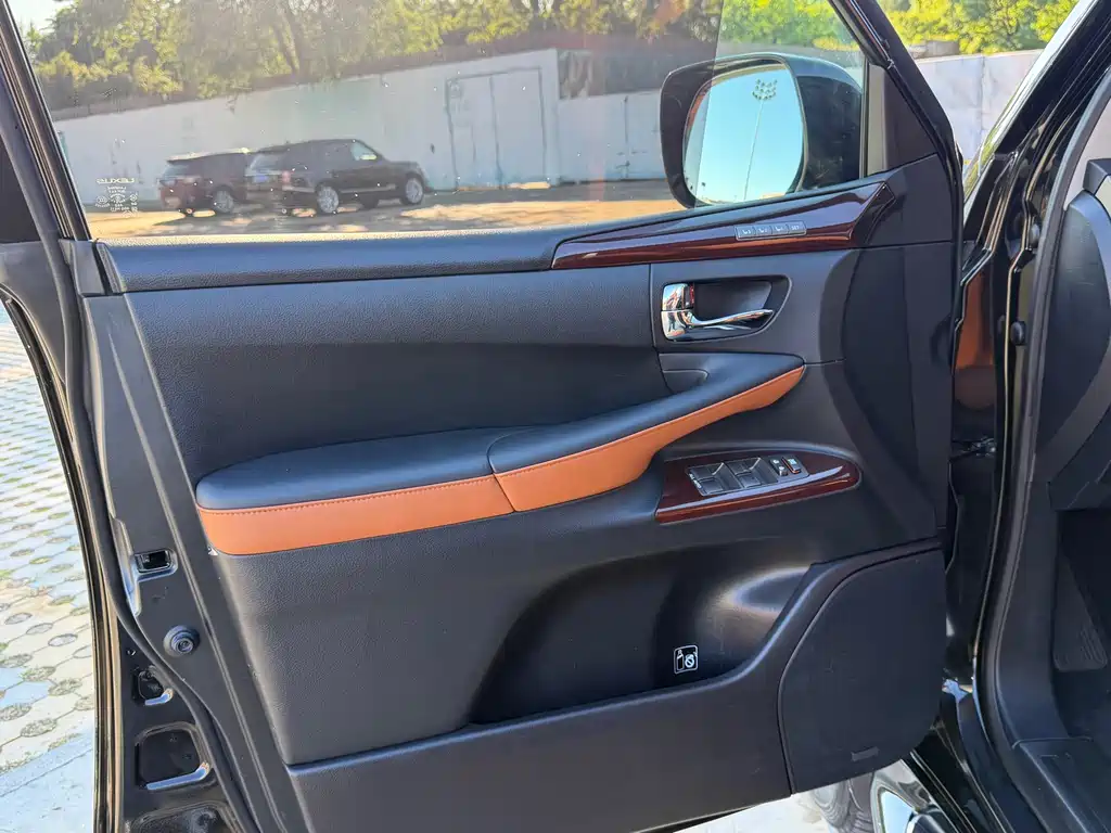 Lexus LX 570