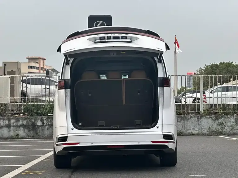 Denza D9 DM-i 970 4 WD Honored