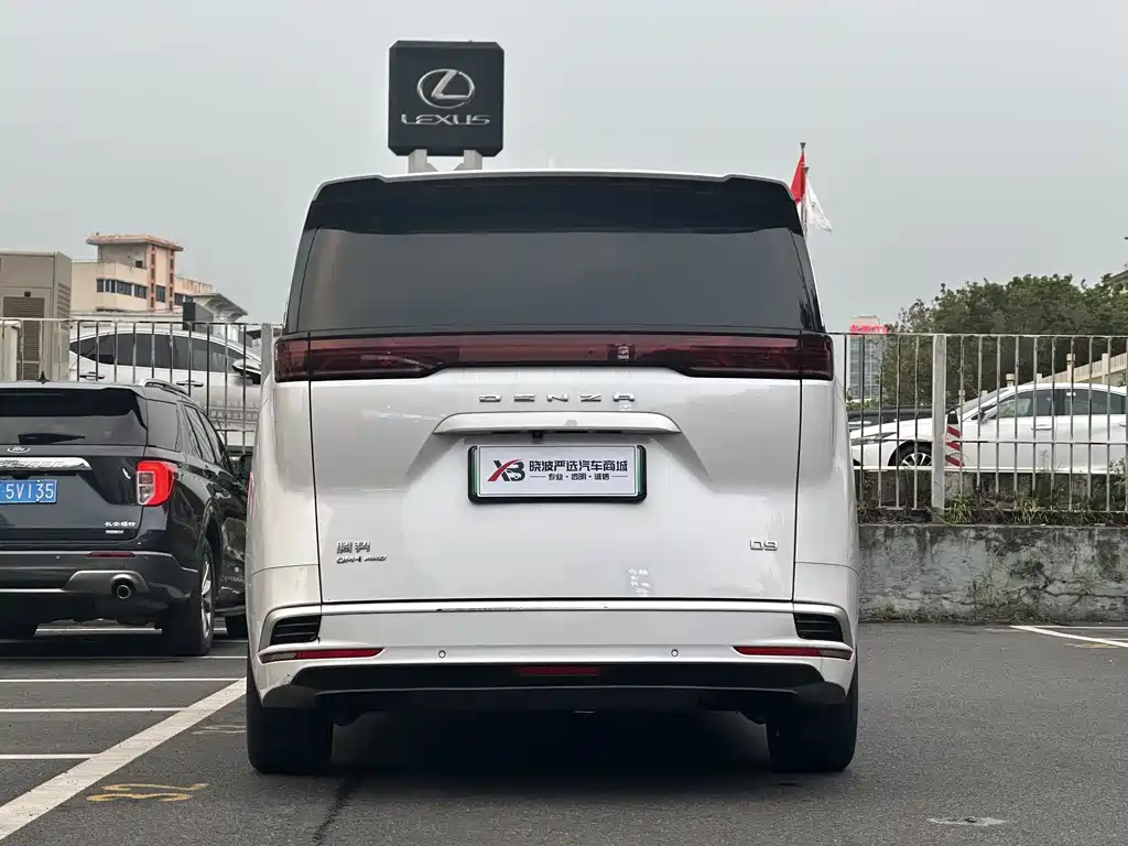 Denza D9 DM-i 970 4 WD Honored