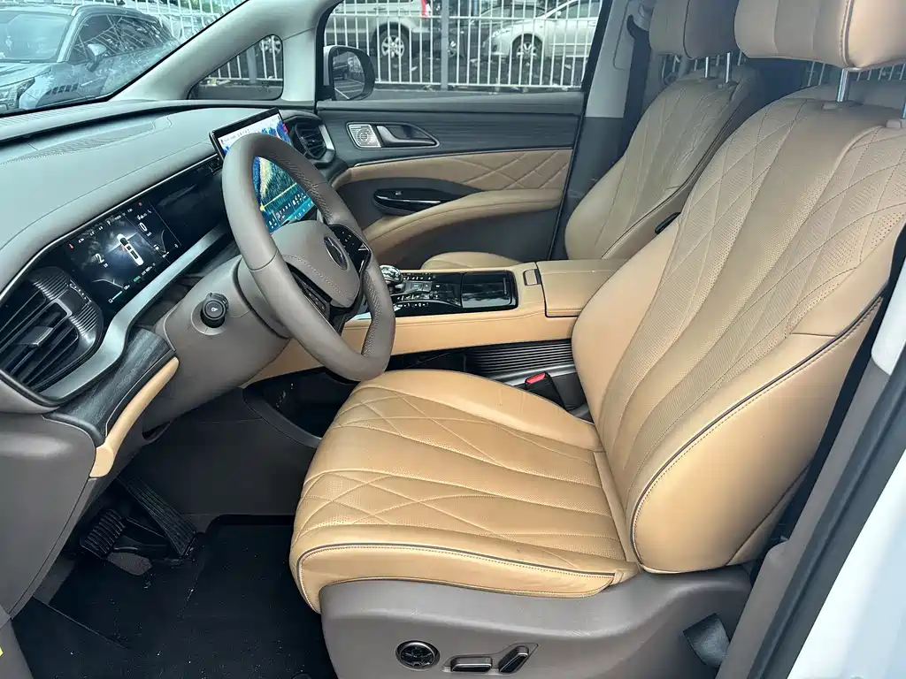 Denza D9 DM-i 970 4 WD Honored