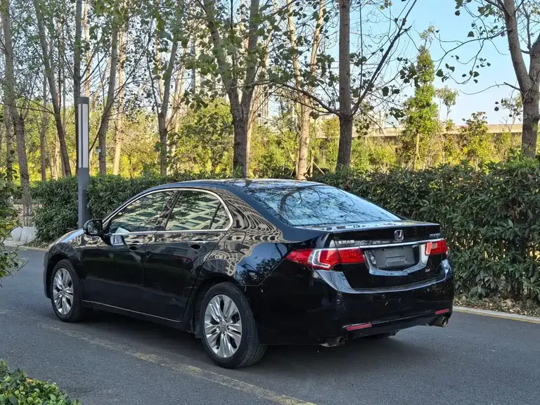 Honda Spirior 2.0 L Luxury