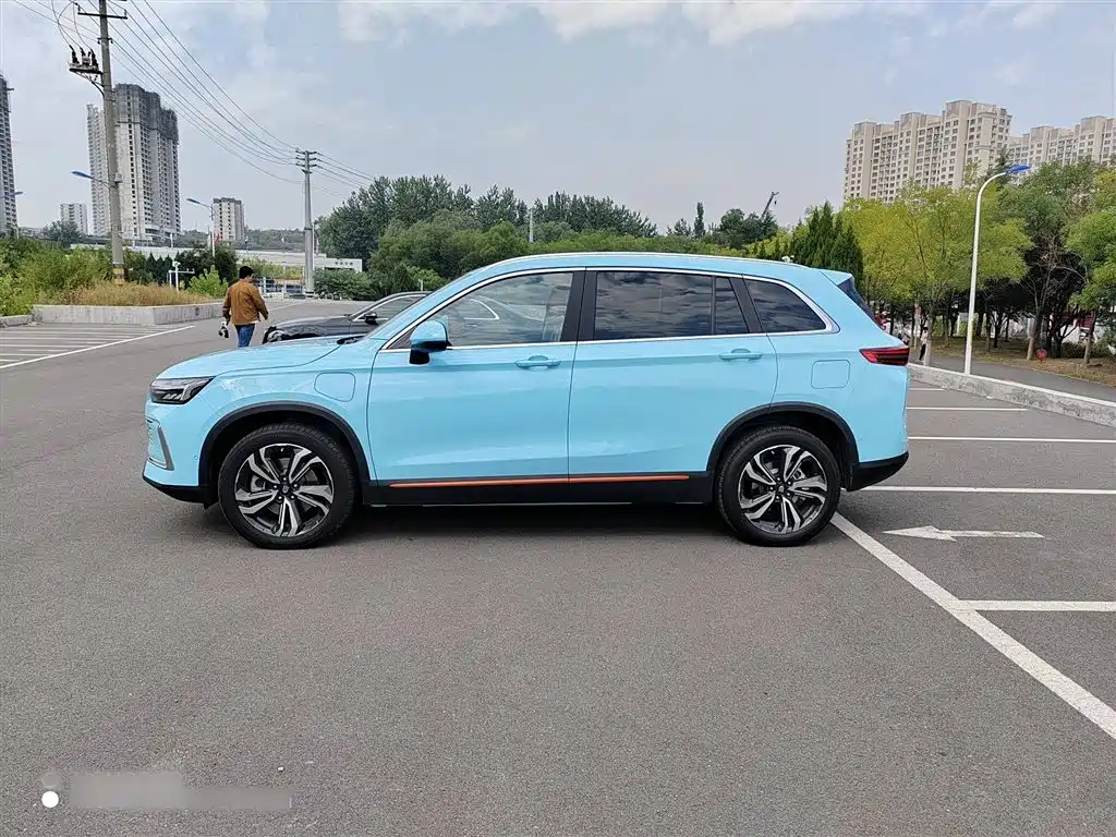 Skyworth HT-i 1.5 L PHEV 205 KM Smart Vision Plus