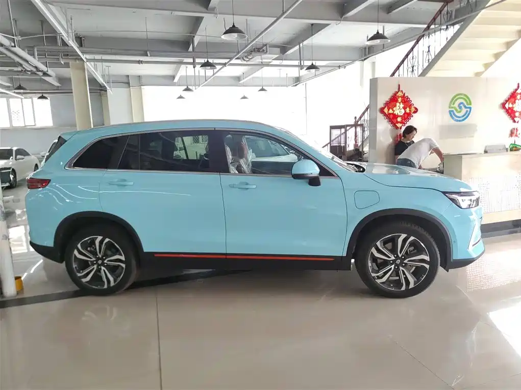 Skyworth HT-i 1.5 L PHEV 205 KM Smart Vision Plus