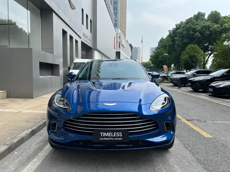 Aston Martin DBX 4.0 T V8