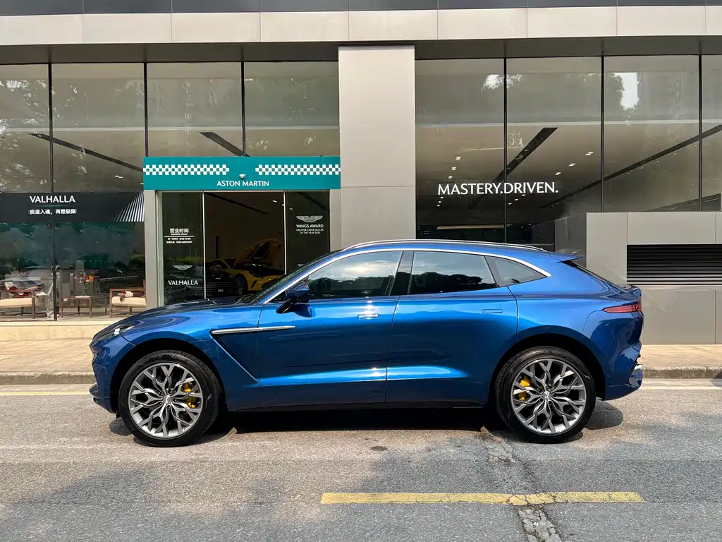 Aston Martin DBX 4.0 T V8