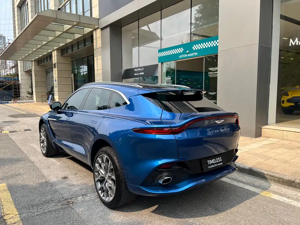 Aston Martin DBX 4.0 T V8