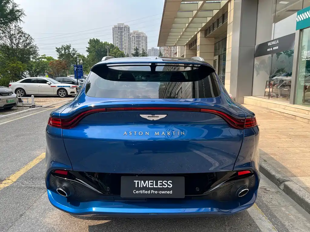 Aston Martin DBX 4.0 T V8