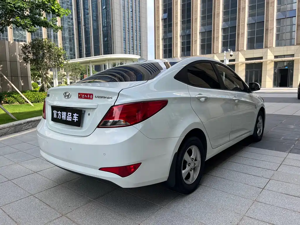 Accent 1.4 L Auto Intelligent GLS
