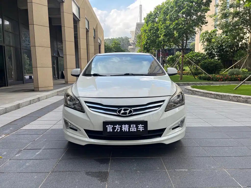Accent 1.4 L Auto Intelligent GLS