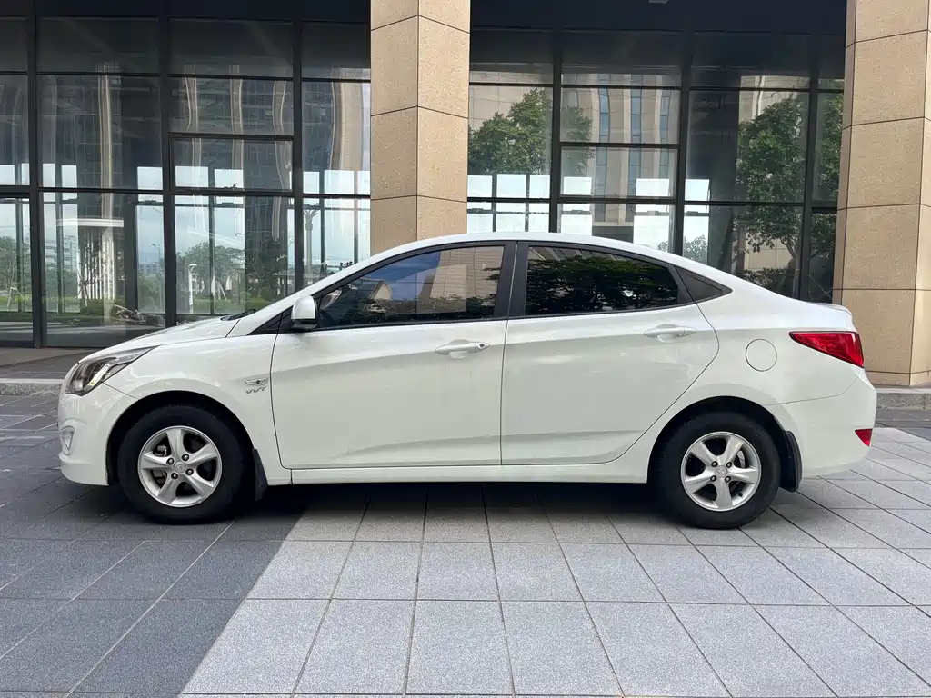 Accent 1.4 L Auto Intelligent GLS