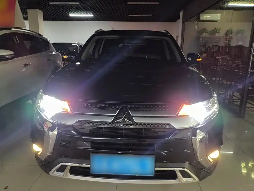 Outlander 2.0 L 2 WD Smooth Enjoyment 7-seat CN-V