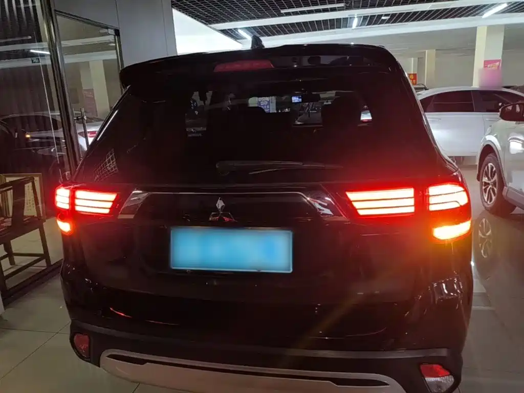 Outlander 2.0 L 2 WD Smooth Enjoyment 7-seat CN-V