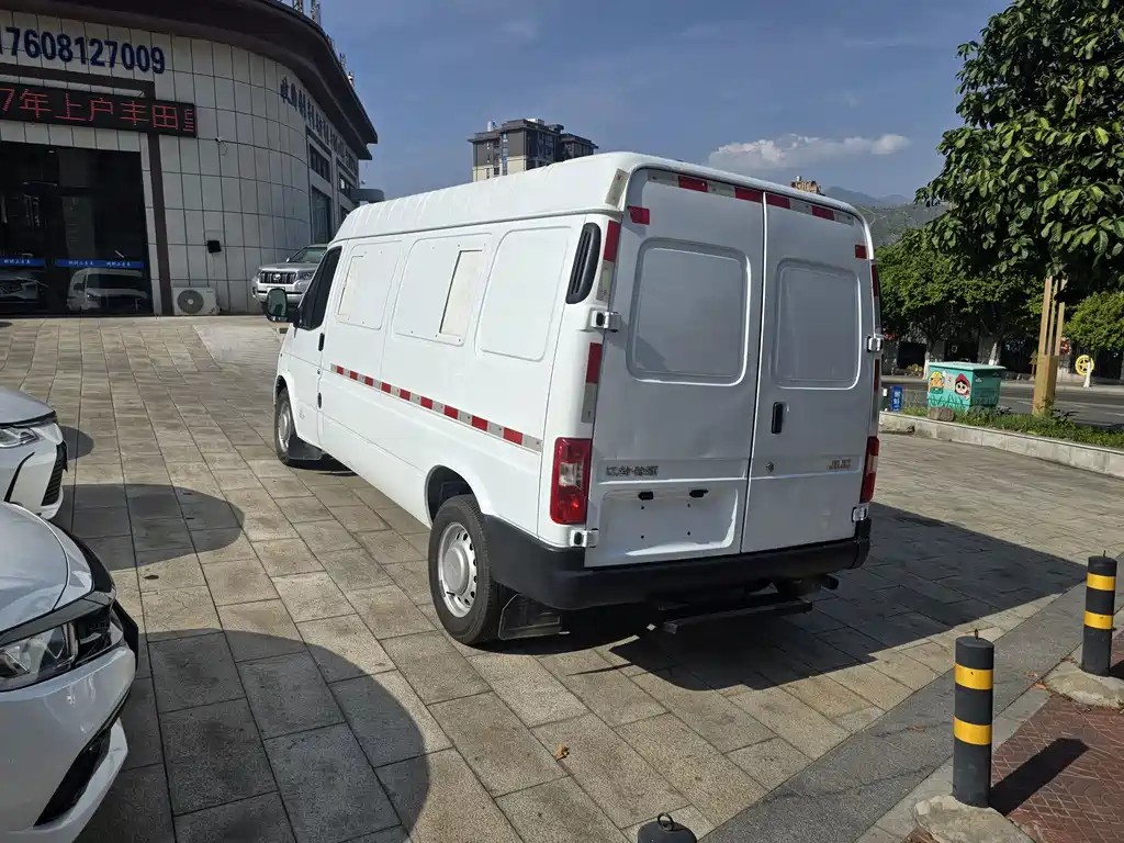 Transit Custom 2.8 T Space King Taurus LWB Mid High Roof Rear Single Tire 3-seat Diesel CN-VI JX493
