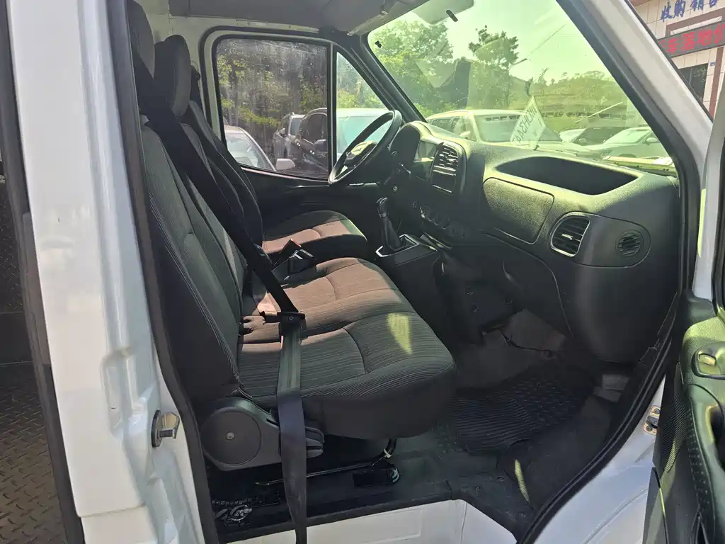 Transit Custom 2.8 T Space King Taurus LWB Mid High Roof Rear Single Tire 3-seat Diesel CN-VI JX493