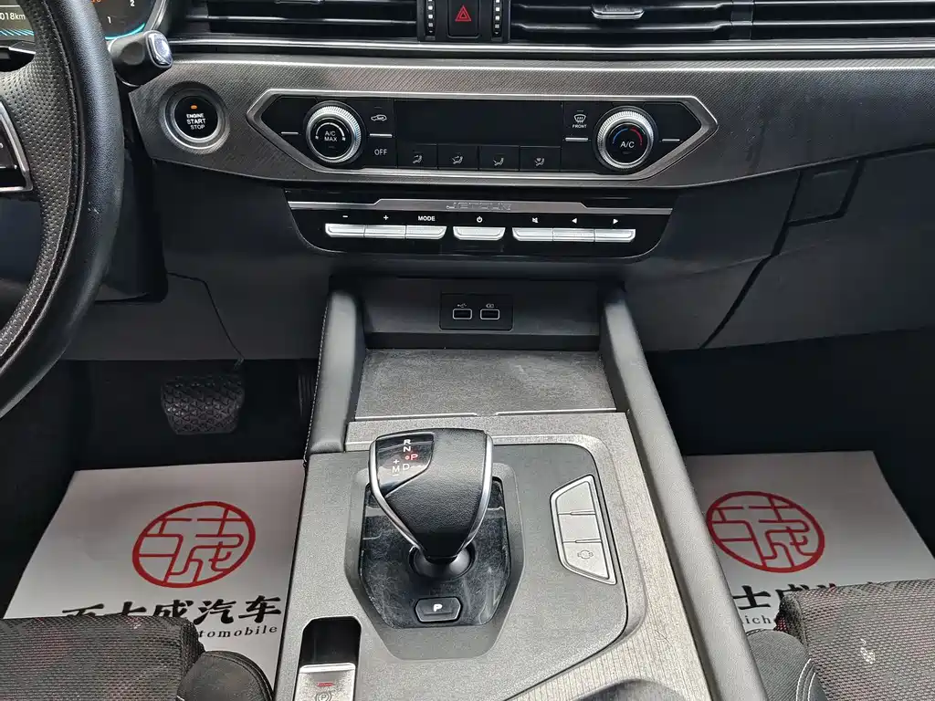 东南DX8 S 东南DX8 S 2022款 1.5 T DCT海湾版 5座