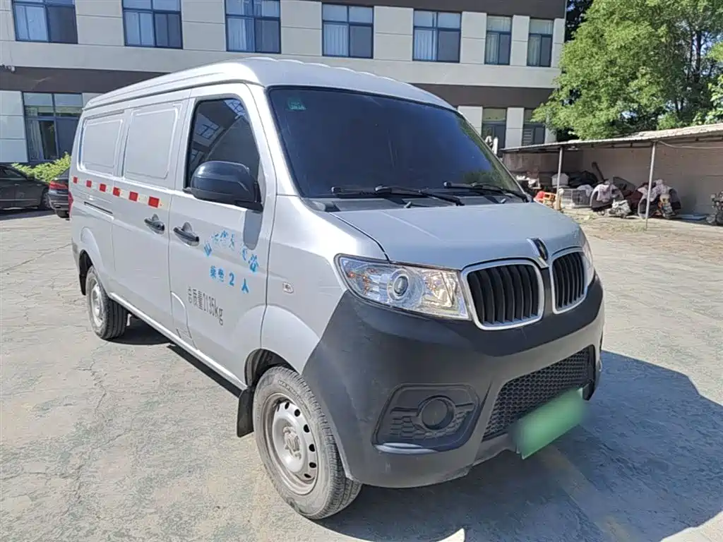 Xiaohaishi X30 1.5 L Super Enjoyment Cargo Van 2 5-seat AC SWC15 M
