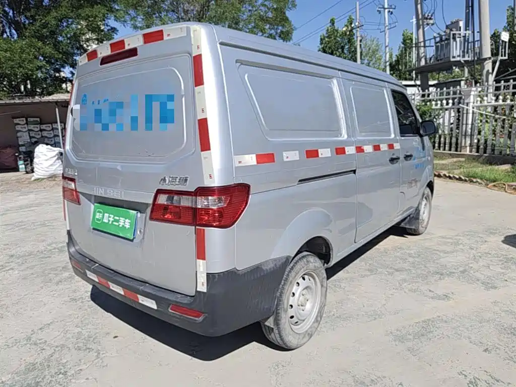 Xiaohaishi X30 1.5 L Super Enjoyment Cargo Van 2 5-seat AC SWC15 M